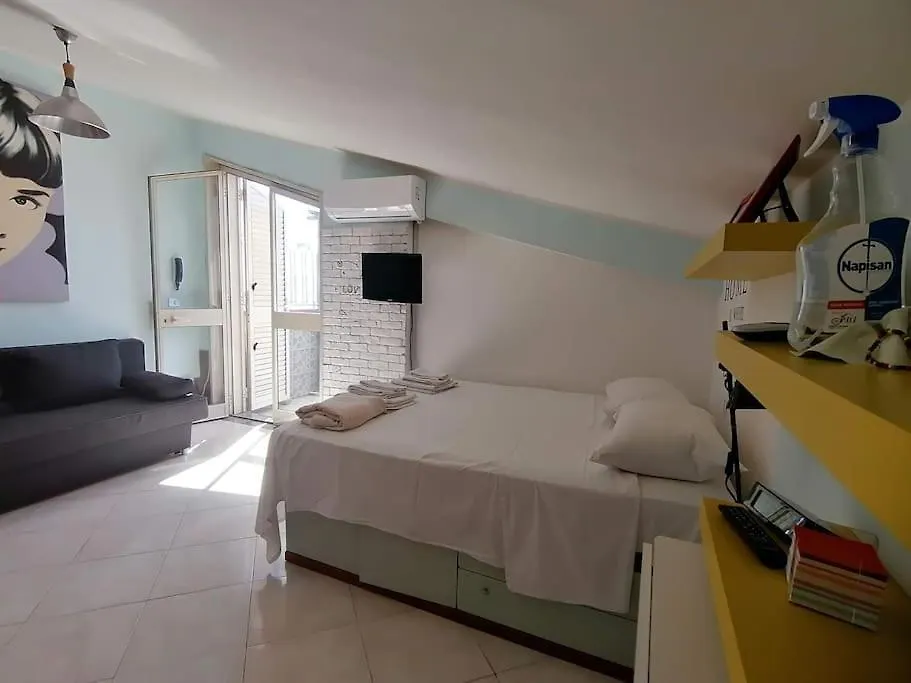 로칼루메라 Casa Di Arturo Mansarda 아파트 0*,