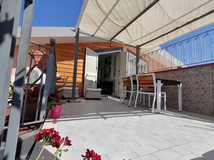 로칼루메라 Casa Di Arturo Mansarda 아파트