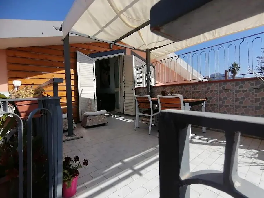 로칼루메라 Casa Di Arturo Mansarda 아파트