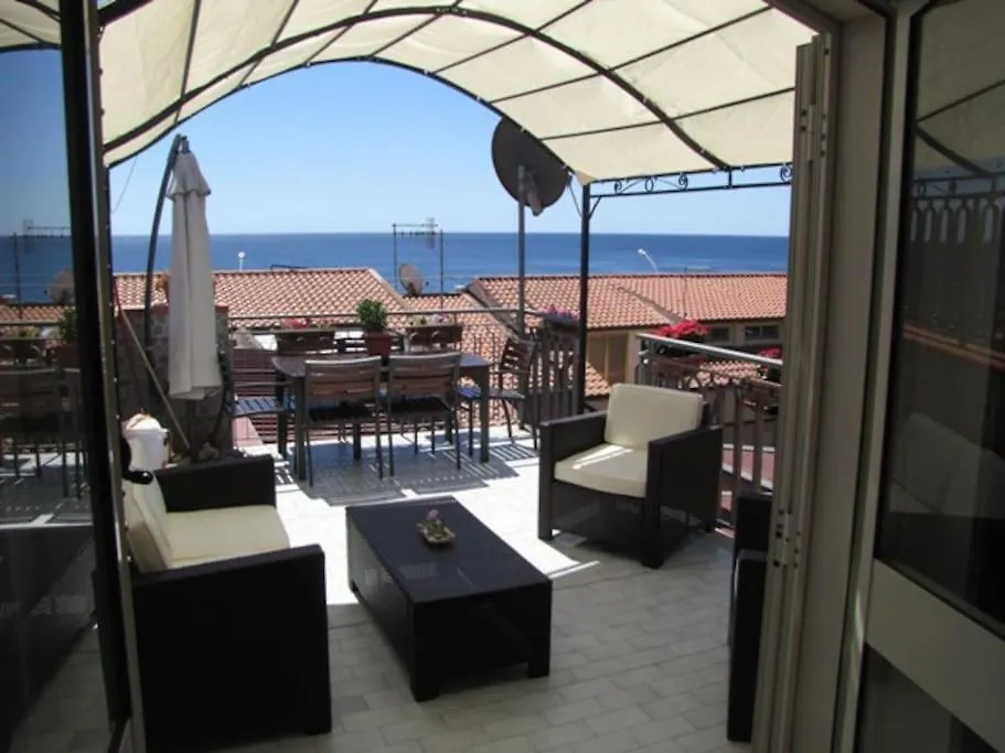 로칼루메라 Casa Di Arturo Mansarda 아파트